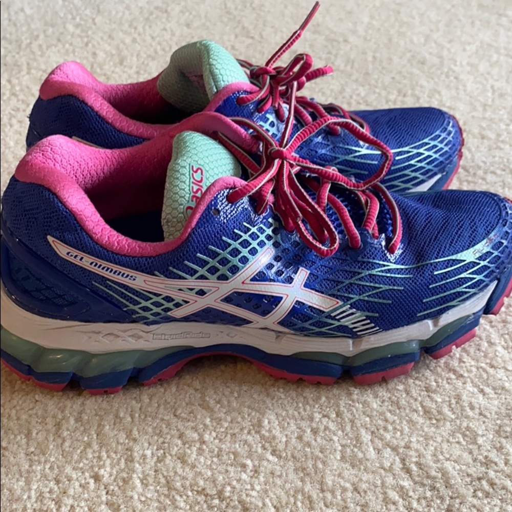 ASICS women’s 7.5 gel nimbus sneaker
